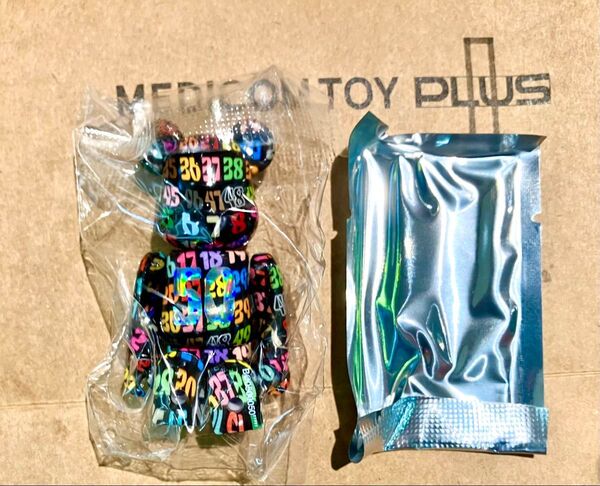 ベアブリック【Be@rbrick】シリーズ50 スーパーシークレット 50th(内袋未開封、カード付き)