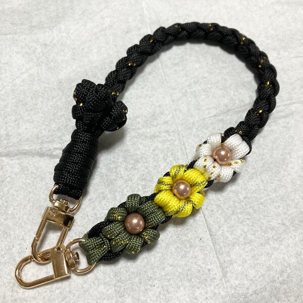 和レトロ スマホストラップ ハンドストラップ パラコード お花 ハンドメイド バッグチャーム キーホルダー