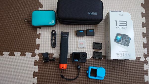GoPro HERO13 本体 + 純正アクセサリーバンドル + SDカード64GB + バッテリー2個 + 外箱付きフルセット