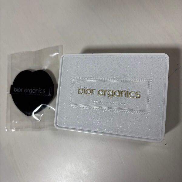 bior organics オーガニックエアレスクッションエッセンスグロウのライト003Gとパフのセット(パフは新品 未使用です)
