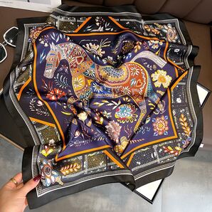 馬柄 花柄 シルク100% 大判スカーフ ネイビー マルチカラー 絹製バンダナ 約68cm オーシーズン 男女通用 冷房紫外線対策