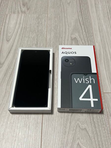 美品 docomo AQUOS wish 4