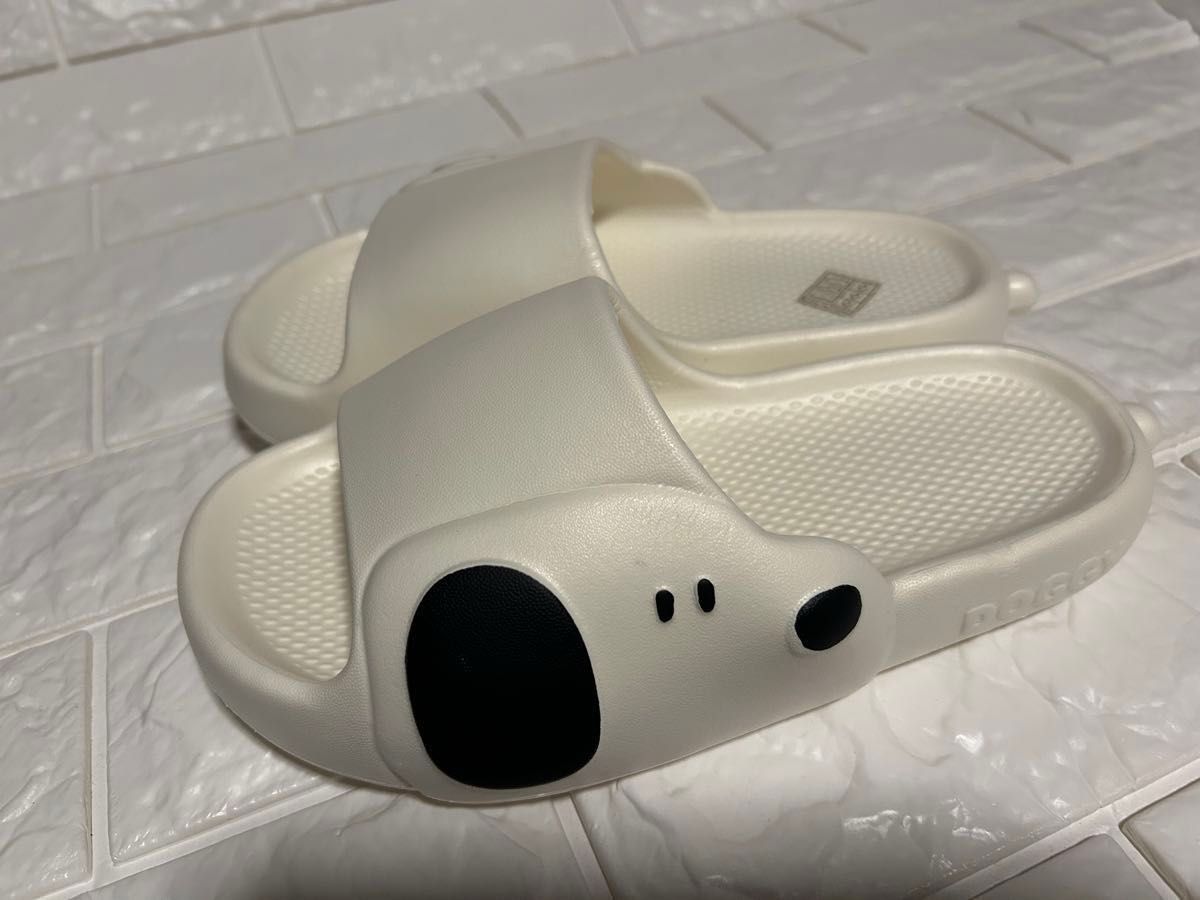 22.5〜23.5㎝　DOGEY わんこフェイスサンダル　【スヌーピー似】ベランダスリッパ　ルームシューズ ホワイト 