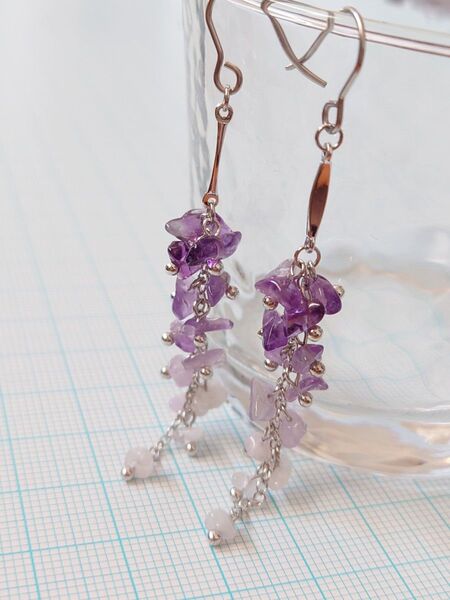 天然石アメジストさざれの藤の花ピアス(バー) アレルギー対応 サージカルステンレス316L シルバー1ペア フック ハンドメイド
