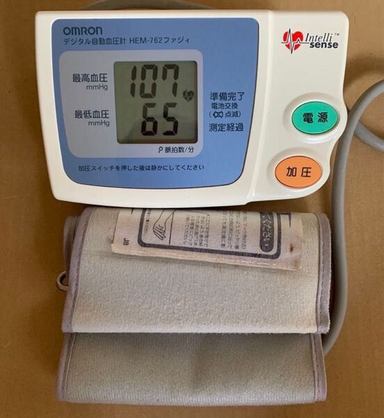 OMRON デジタル自動血圧計 HEM-762 ホワイト系