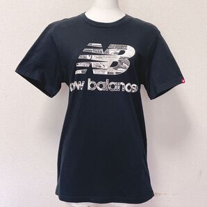 【美品】New Balance ハーフスリーブ グラフィック logo Tシャツ ブラック マガジン柄 メンズ Sサイズ 綿