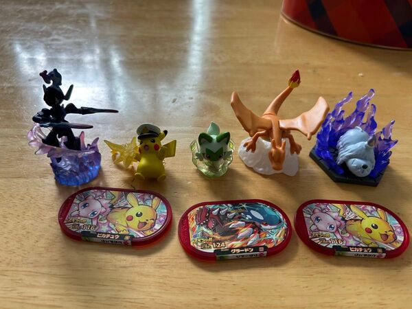 ポケモンカプセルアクト リザードン ソウブレイズ ピカチュウ ニャオハ
