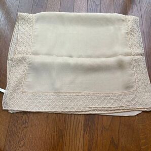 《トゥモローランド》ベージュ刺繍ストール