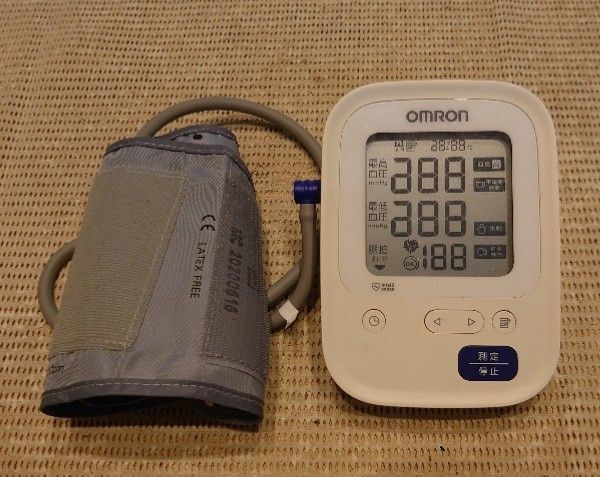 オムロン 上腕式血圧計 HEM−8712 OMRON