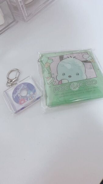 ポチャッコ の入れ物、ハンギョドンのアクリルキーホルダー 2個セット