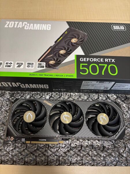 美品 納品書ありZOTAC GeForce RTX 5070 SOLID