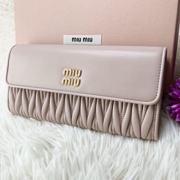 現行・極美品 MIUMIU 折り財布 マテラッセ キルティング