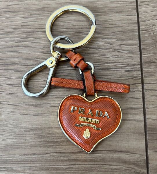 PRADA プラダ キーホルダー ハート サフィアーノレザー オレンジ