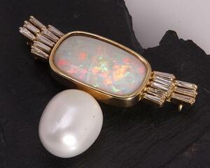 { pawnshop exhibition }k18* opal + White Butterfly pearl + dia brooch *C-2650