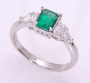 { pawnshop exhibition } Kyocera moon jewelry * compound emerald 0.63ct+ diamond ring *C-4477