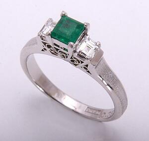 { pawnshop exhibition }Pt900* natural emerald 0.36ct+ diamond ring *C-4418