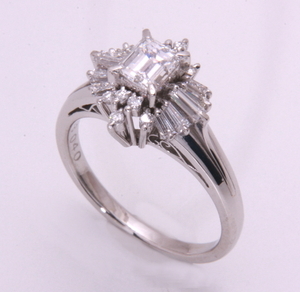 《質屋出品》Pm900★天然ダイアモンド0.58ct+0.4ctデザインリング★C-4474