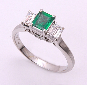 { pawnshop exhibition }Pm900* natural emerald 0.44ct+ diamond ring *C-4490