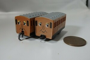 K315☆カプセルプラレール　電車　顔つき貨車　☆ミニチュア　トーマス