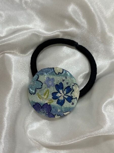 ハンドメイド 和柄 ちりめん くるみボタン ヘアゴム 浴衣などに 同時購入で100円です。①