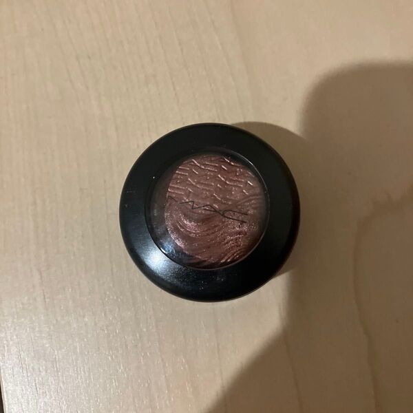 MAC エクストラ ディメンション アイシャドウ アマラスアロイ マック