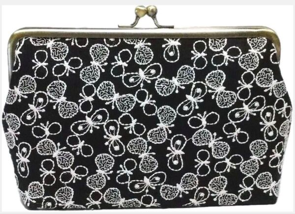 ハンドメイド 角型 がま口ポーチ 化粧ポーチ 小物入れ 多目的ポーチ 蝶 刺繍 蝶々