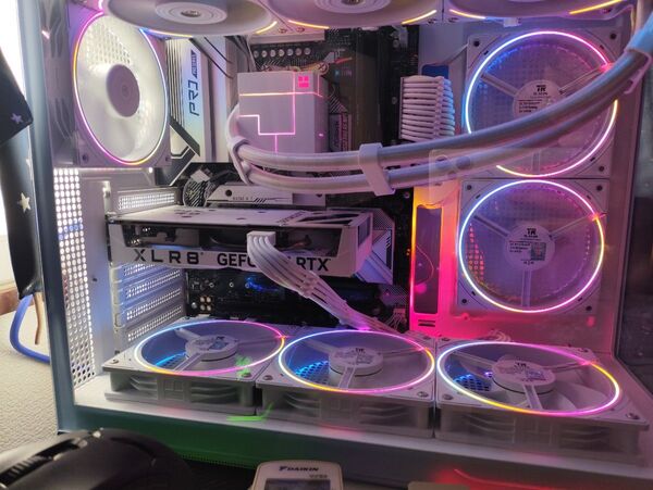 PNY XLR8 RTX 4060 8GB White Dual Fan