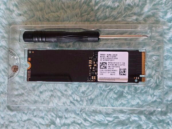 SAMSUNG 256GB NVMe SSD Type-2280 MZVLQ256HAJD-00000 ⑦