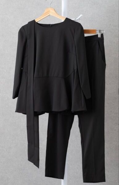 美品 Lサイズ ドレスラボ ペプラムトップス パンツベルト 黒 上下