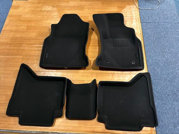 Clazzio クラッツィオ Entry 立体フロアマット ラバータイプ ハイラックス GUN125