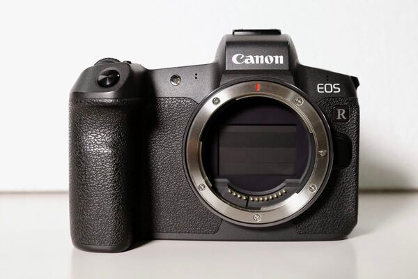 【美品】EOS R ボディ Canon キャノン ミラーレス一眼 フルサイズカメラ