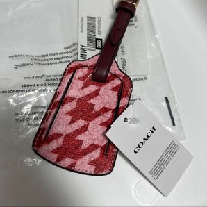★新品★ Coach コーチ ラゲッジタグ 千鳥格子柄 ネームタグ 荷物タグ シグネチャー Luggage Tag ピンク レッド