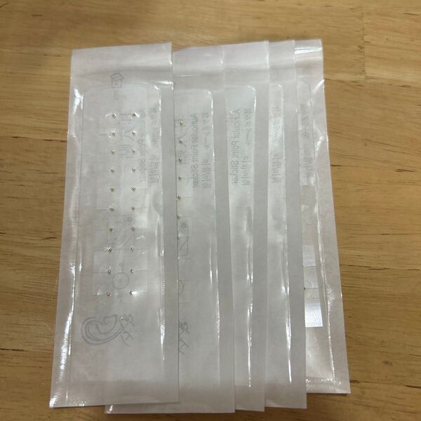 耳つぼシール 粒タイプ 100粒 金属アレルギー対応 ステンレス製 耳つぼジュエリー 金粒