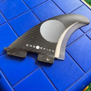 サイドフィンレフト KS1-M エンダーフィン ケリー スレーター ミディアム ボトム面を上にして左側のフィンです