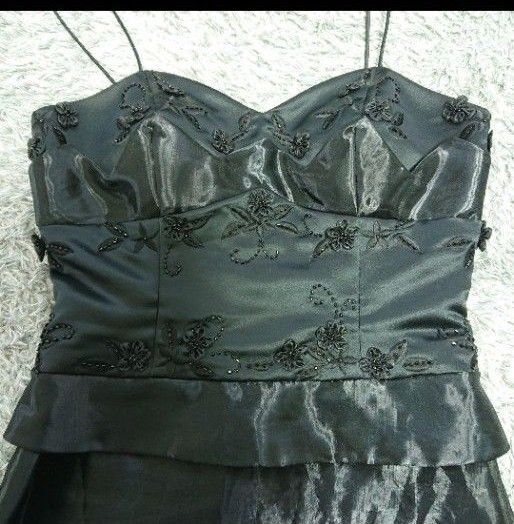 ビーズいっぱい!素敵なドレスです。