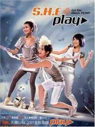 ★新品!!台湾ポップスの人気ヴォーカルトリオ!!3人娘。S.H.EのCD【PLAY】+DVD、シングルCD。台湾盤。2007年。