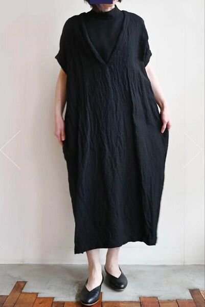 ゴーシュ 2024年 刺し子ジャガードVネックワンピース 黒 美品