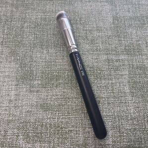 M・A・C /マック #270S ミニ ラウンド スラント ブラシ