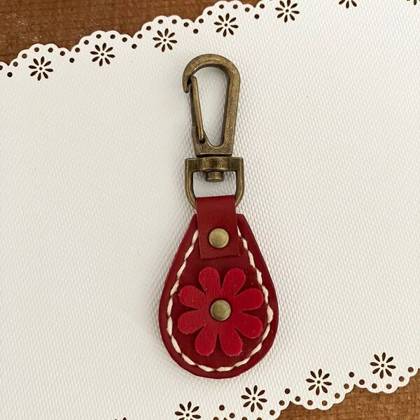【86】花キーホルダー 本革 革キーホルダー 花 ハンドメイド レザークラフト 革小物 革雑貨 革細工