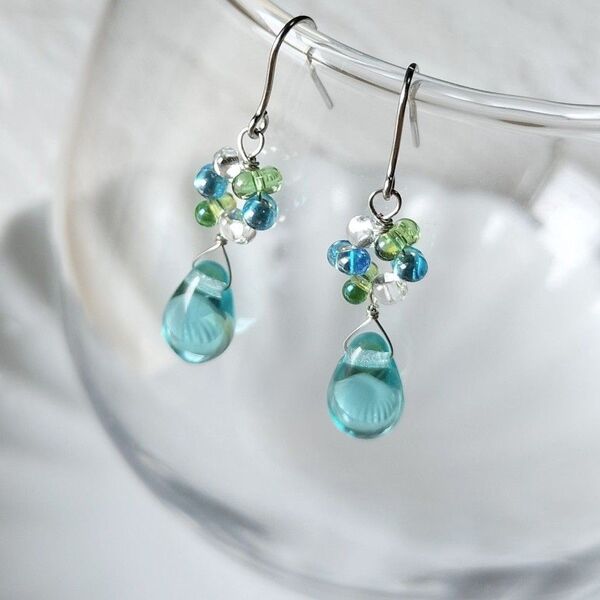 No.489ライトブルージルコンドロップ揺れる花ピアス サージカルステンレス ハンドメイド アレルギー対応