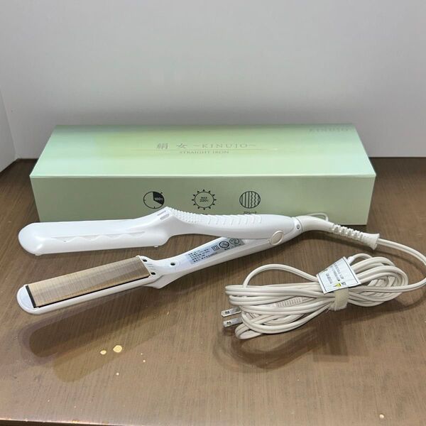 動作良好 KINUIJO ストレートヘアアイロン ホワイト LM-125