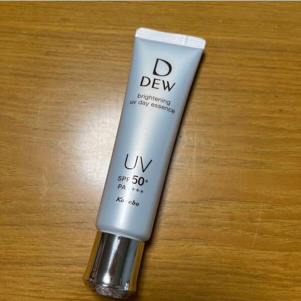 DEW ブライトニング UVデイエッセンス 日焼け止め 美白 化粧下地 ベースメイク カネボウ