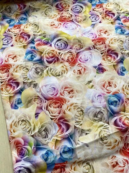 USAシーチング綿生地幅110cm×100cm.五彩薔薇
