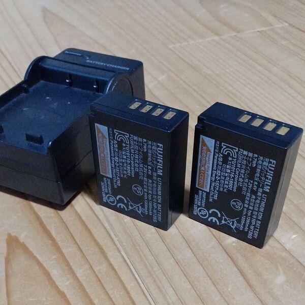 NP-W126S バッテリー2個とコンセント充電器 フジフィルム