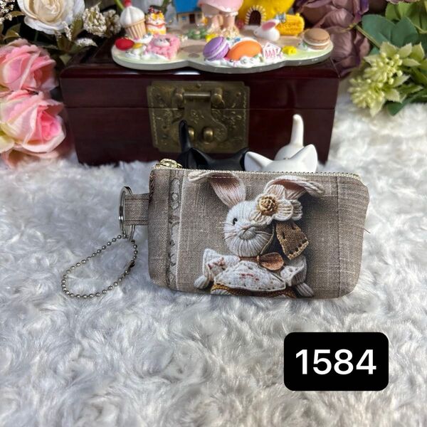 ミニミニ小物入れハンドメイドポーチ★バックチャーム★小銭が入るキーホルダー★1584立体刺繍風うさぎちゃん
