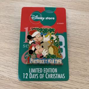 Disney store Christmas. 12 days Mickey & minnie . bird pin badge * unused 