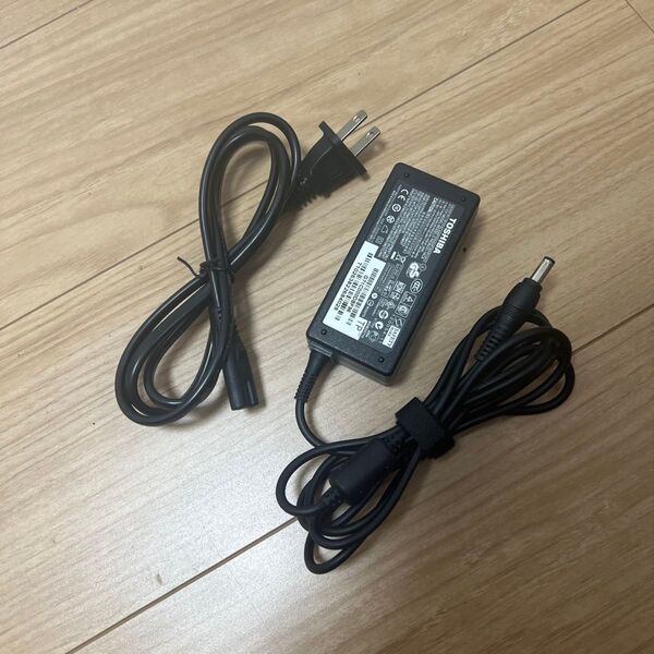 TOSHIBA ACアダプター 19V 3.42A 中古品