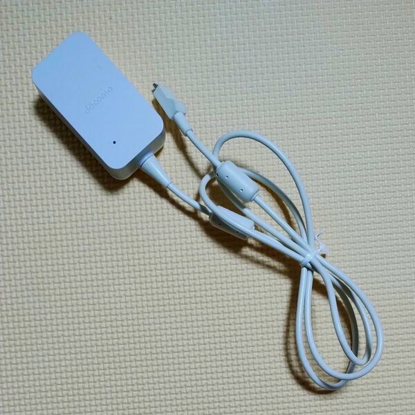 docomo 純正 ACアダプタ05 充電器