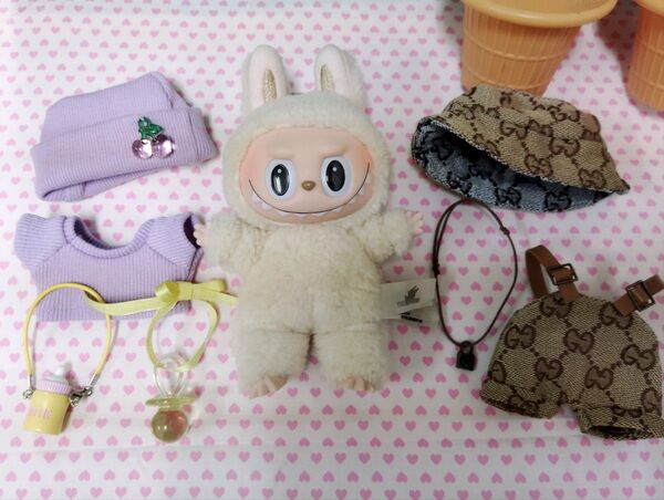 POPMART LABUBU ★ポップマート ラブブ & お洋服 ★ ぬいぐるみ マカロン soymilk ★傷有