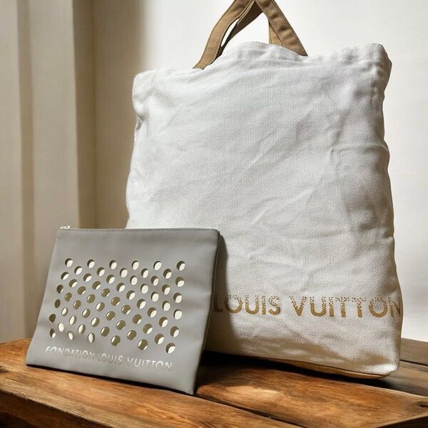 パリ限定 ルイヴィトン LOUIS VUITTON トートバッグ ポーチ 美術館 FONDATION 肩掛け A4 カバン